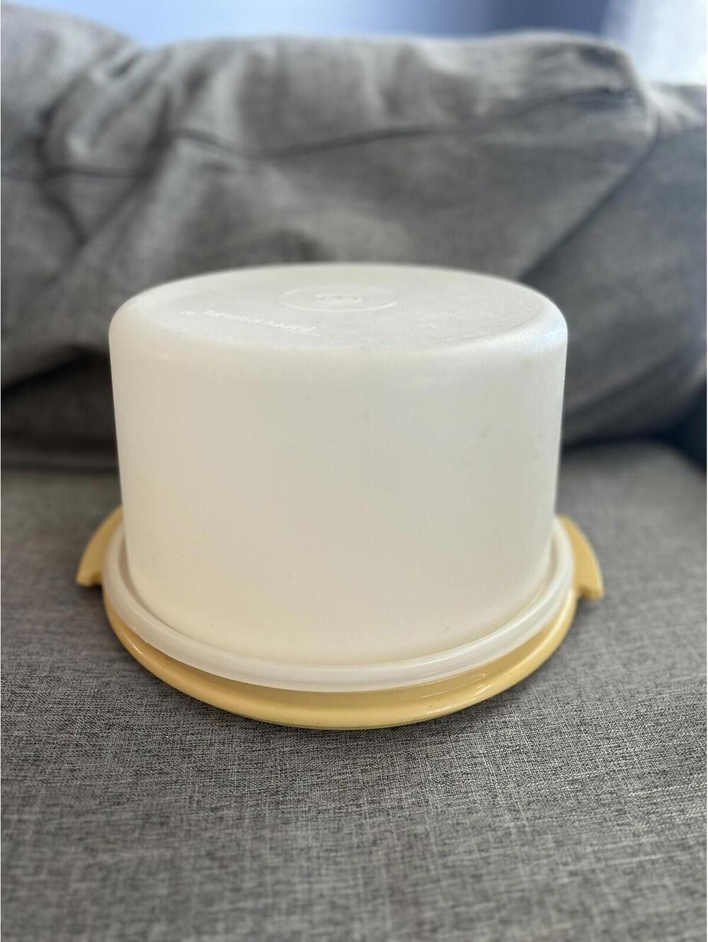 Tupperware 684-5 Round 9 Inch Cake Carrier Keeper Harvest Gold Yellow NO HANDLE
